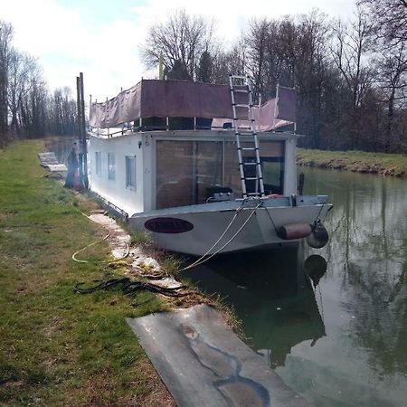 מלון Donchery Bateau Houseboat Camille מראה חיצוני תמונה
